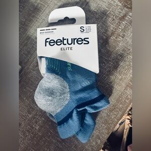 Feetures women's Max Cushion size Small NWT